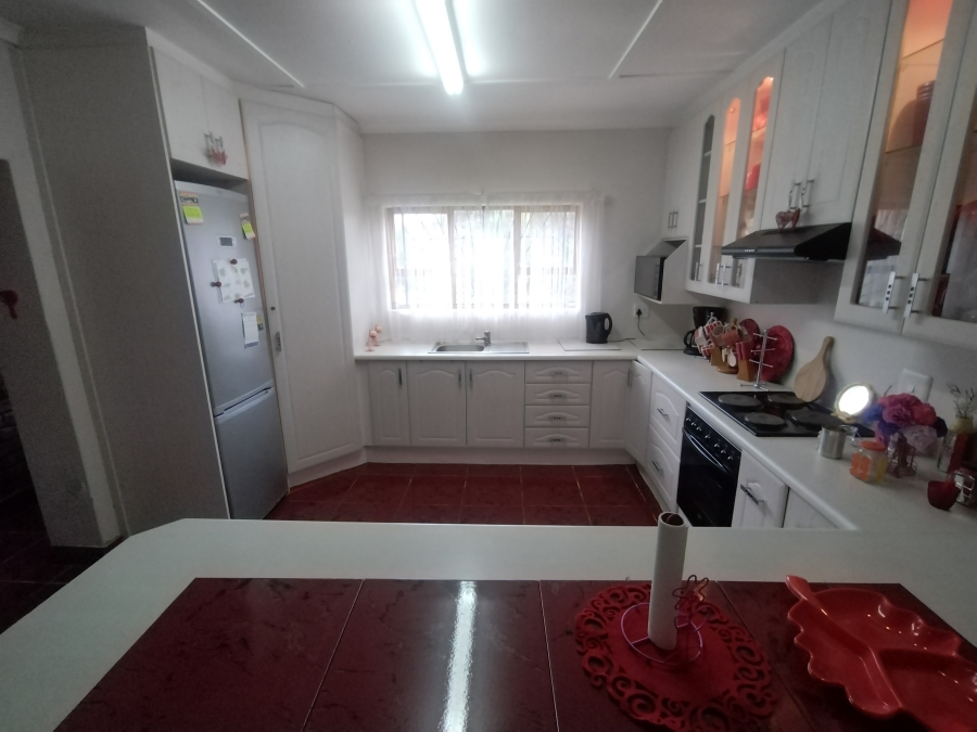 6 Bedroom Property for Sale in Kruisfontein Eastern Cape